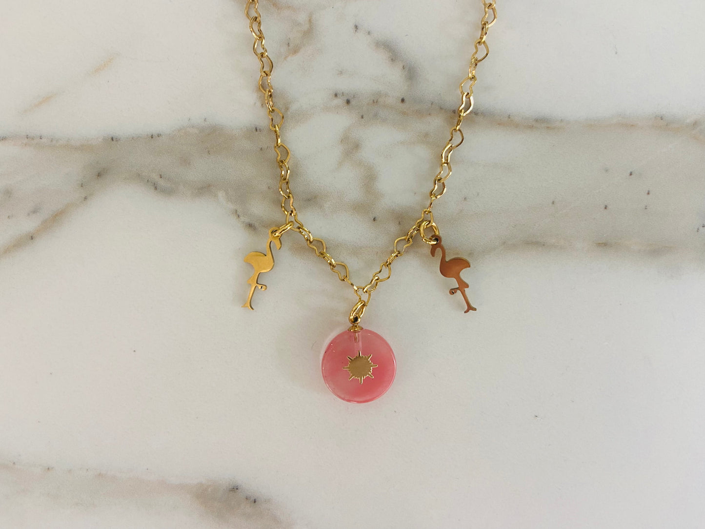 Hartjesketting met zon en flamingo's