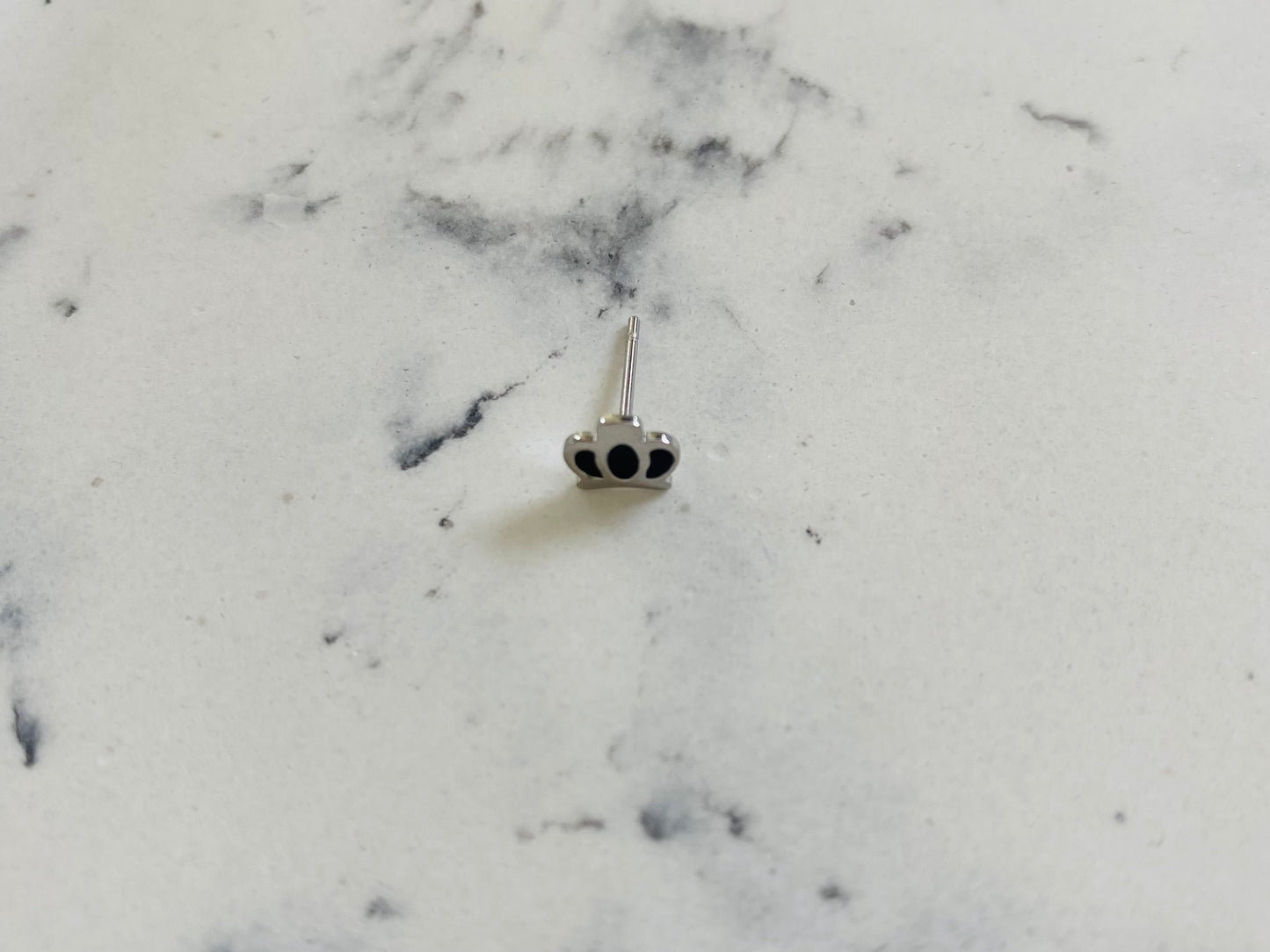 Oorbel kroon zwart zilver per stuk