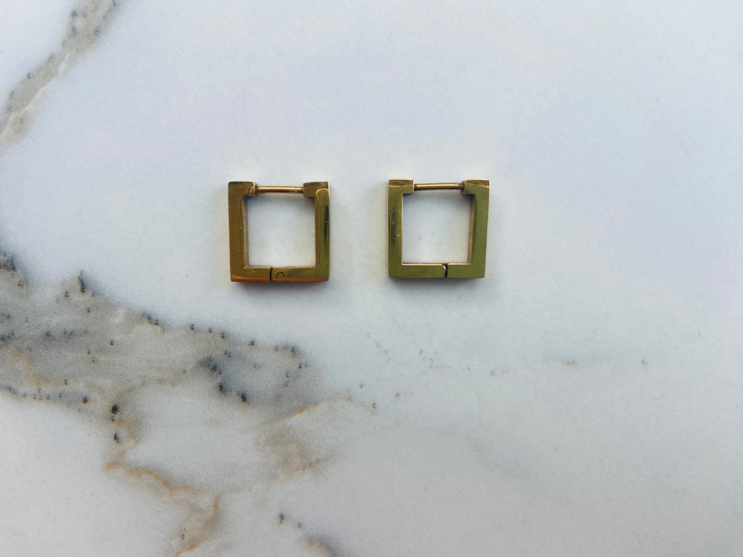 Oorbel goud vierkant