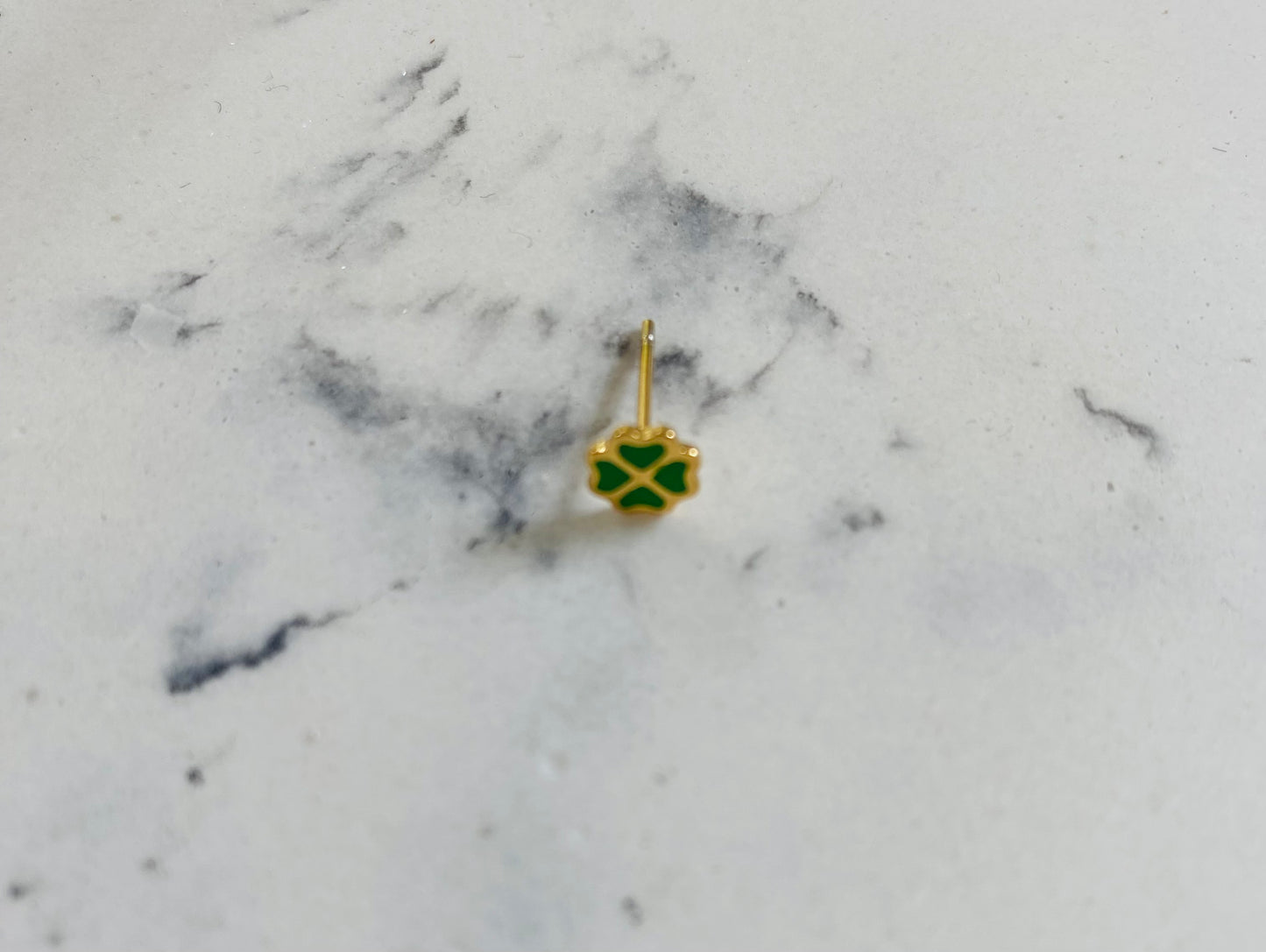 Oorbel klaver goud groen per stuk