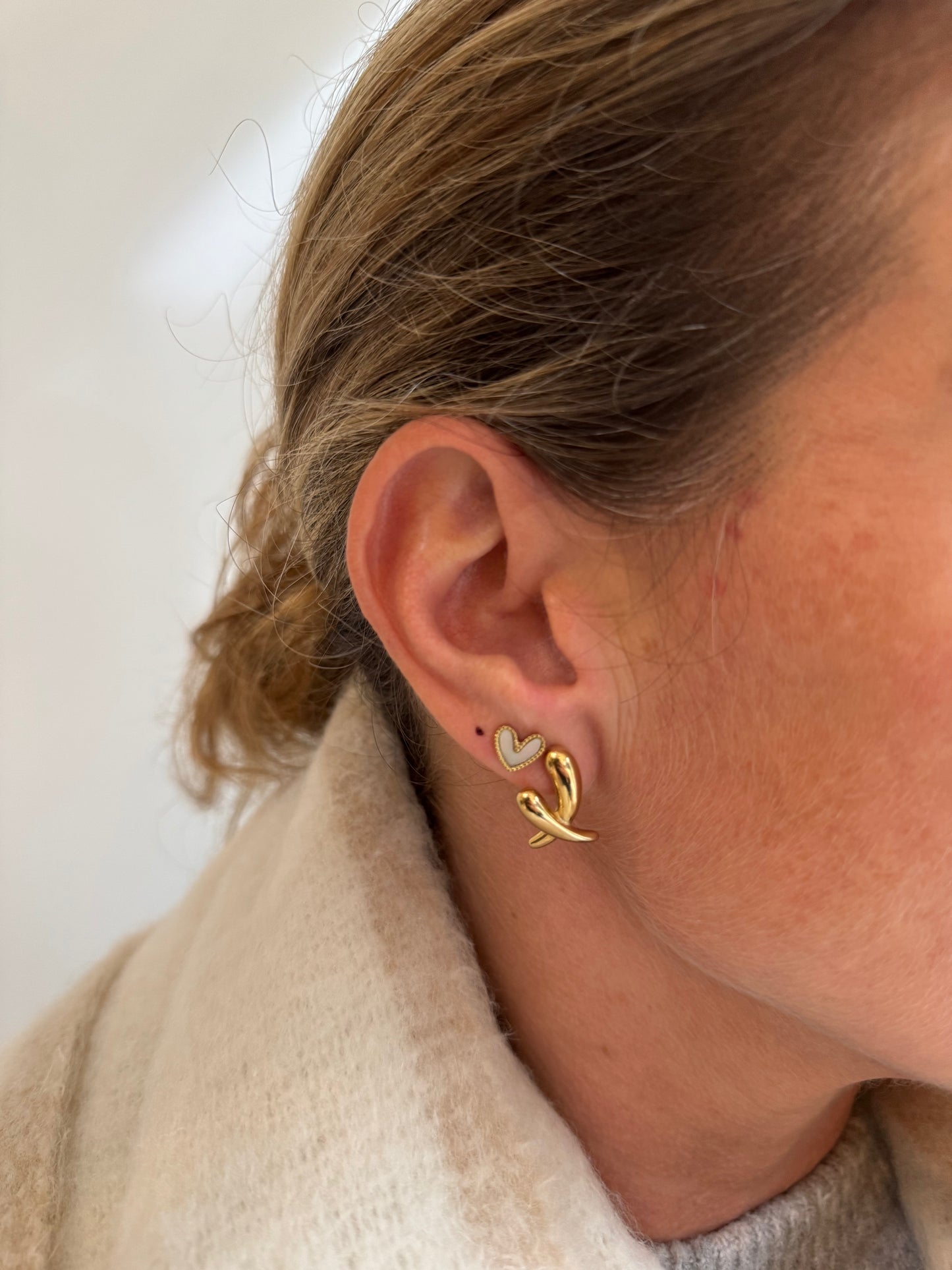 Oorbellen crossed goud