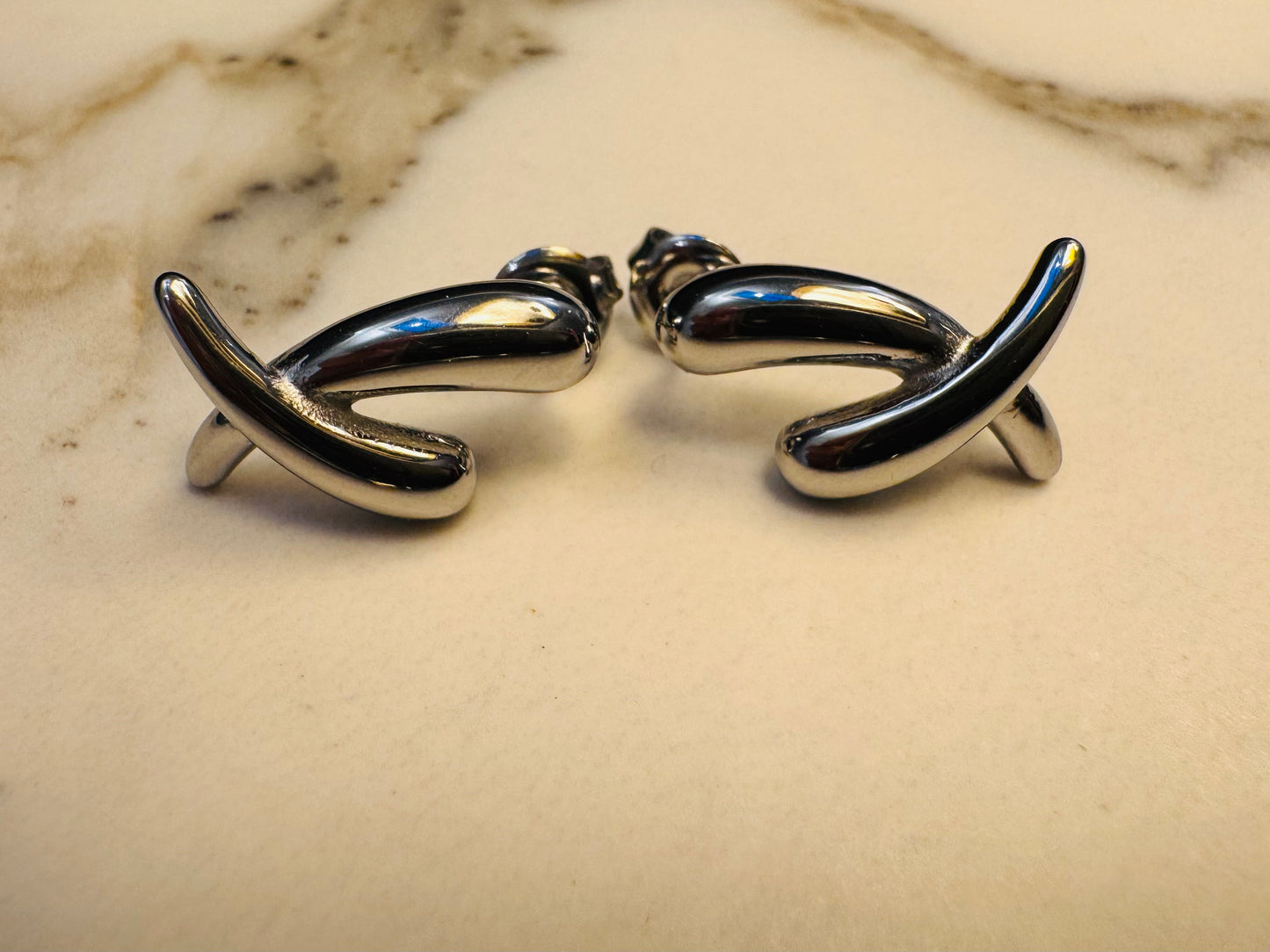 Oorbellen crossed zilver