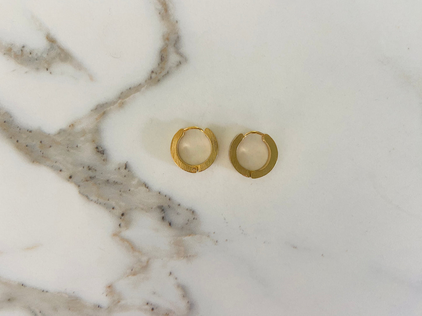 Oorbel goud dik rond