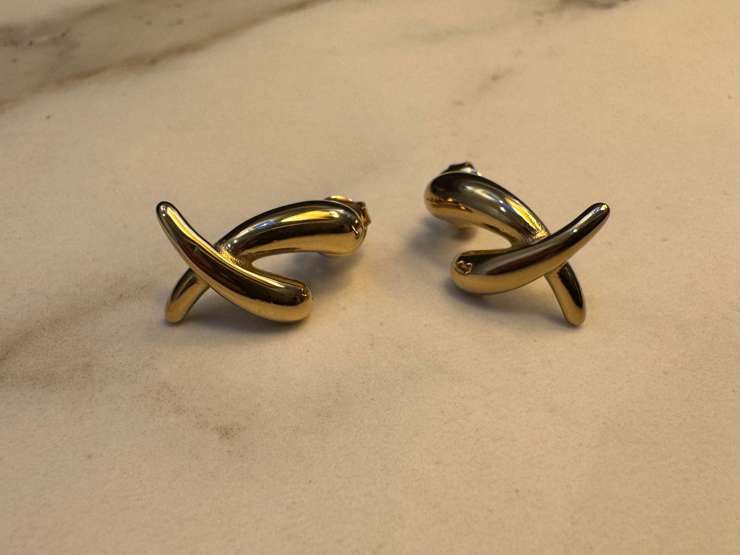 Oorbellen crossed goud