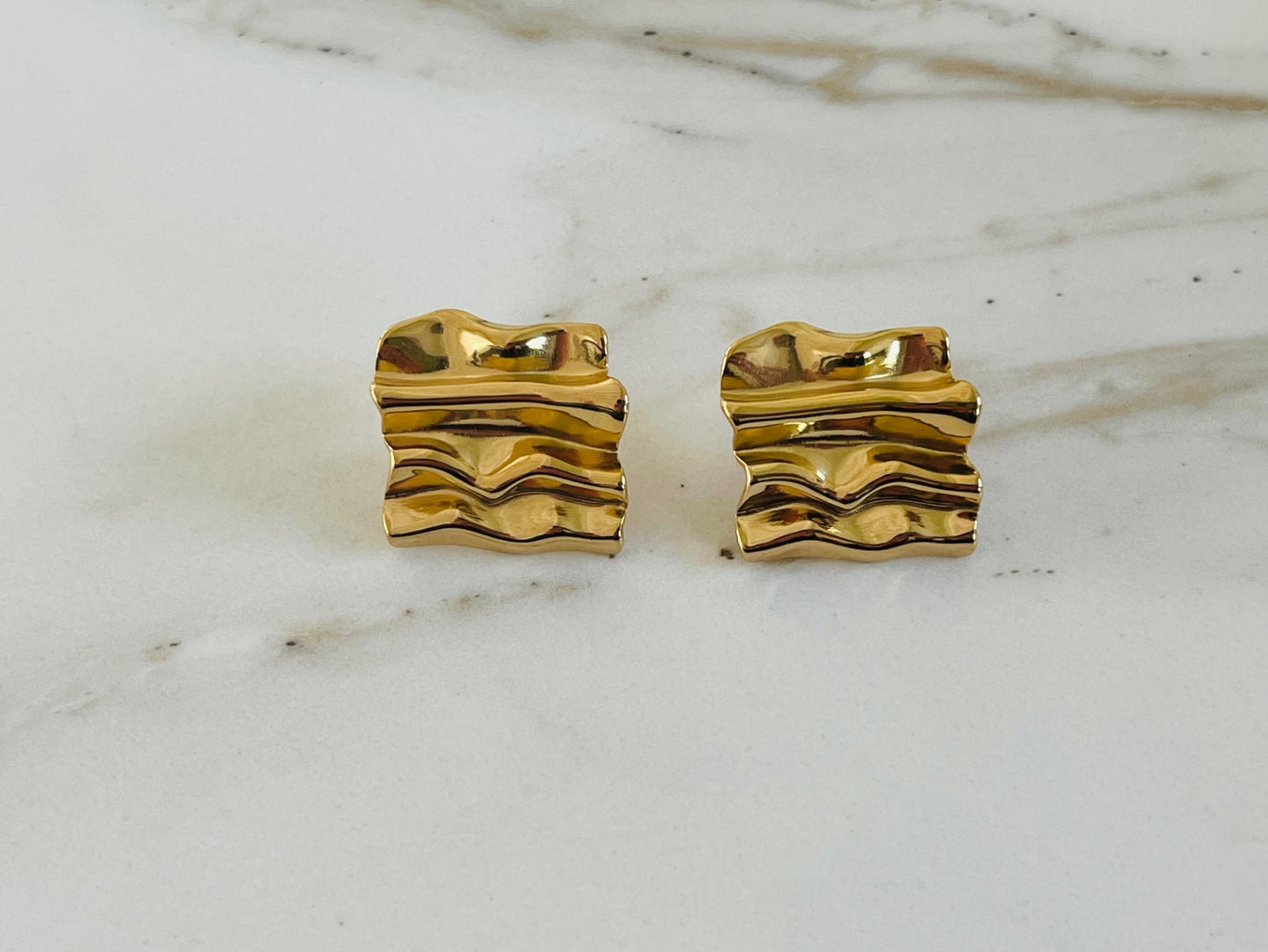 Oorbellen vierkant goud