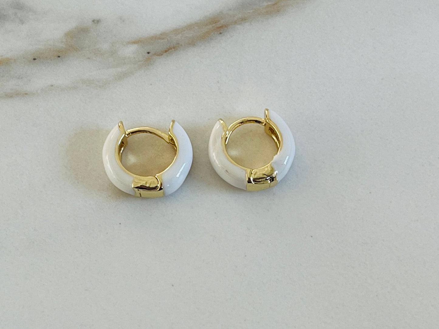 Oorbellen creolen wit/goud